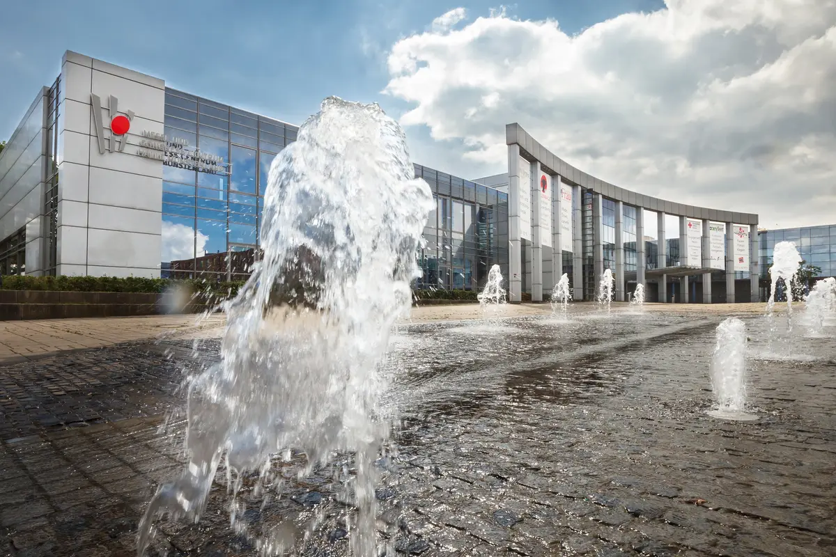 Wasserspiele vor der Halle Münsterland
