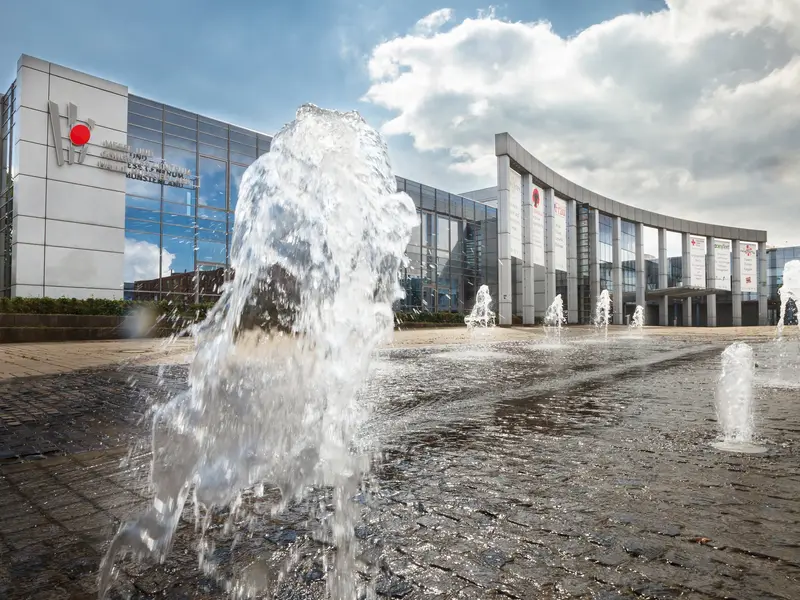 Wasserspiele vor der Halle Münsterland