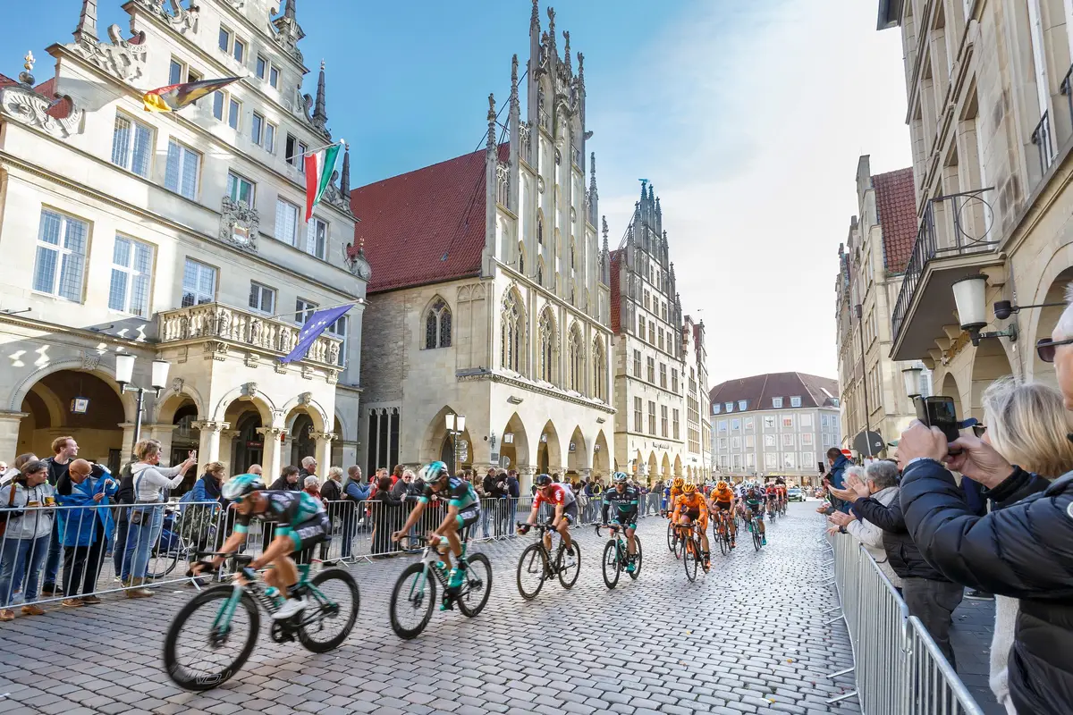 Radrennen auf dem Prinzipalmarkt vor dem Rathaus