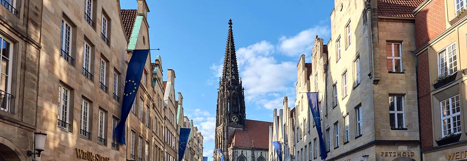 Prinzipalmarkt in Münster mit Europaflaggen